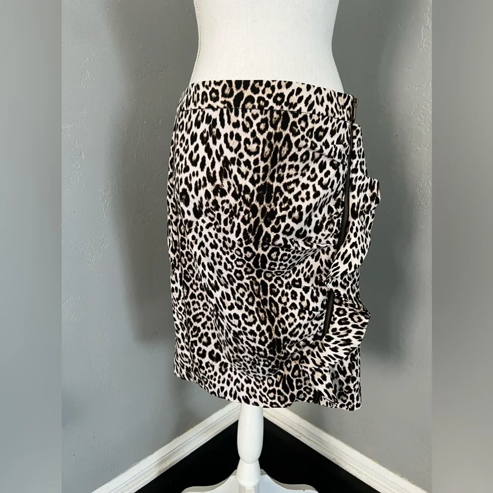 New NY&C Animal Print Skirt size 8